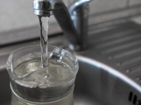 вода