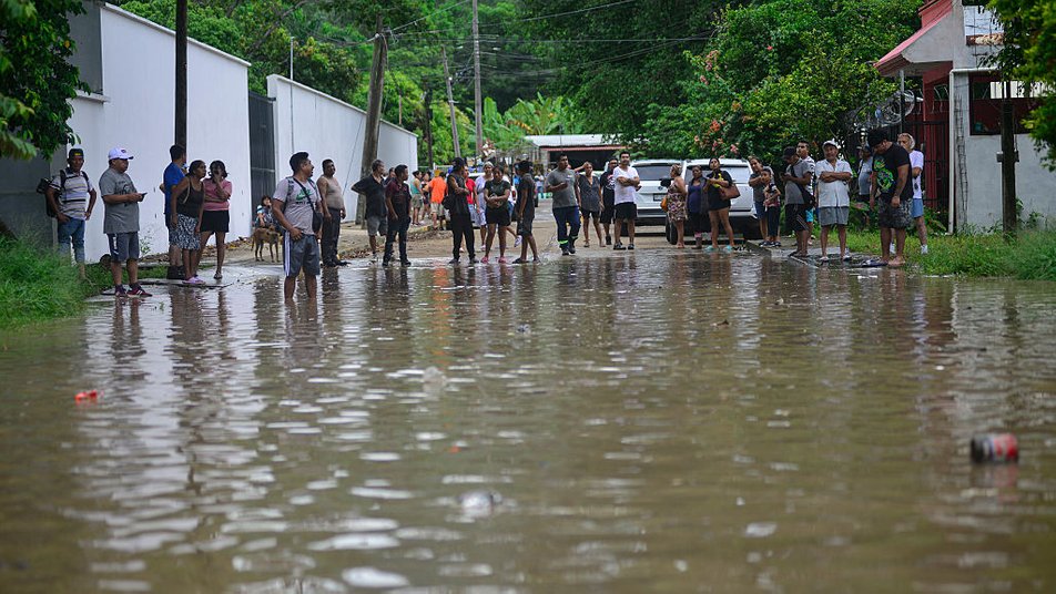 Потужні зливи в Мексиці