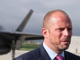 міністр, чоловік