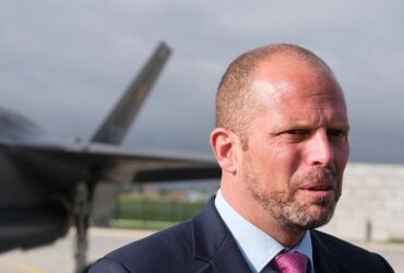 міністр, чоловік