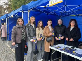 дівчата, подія