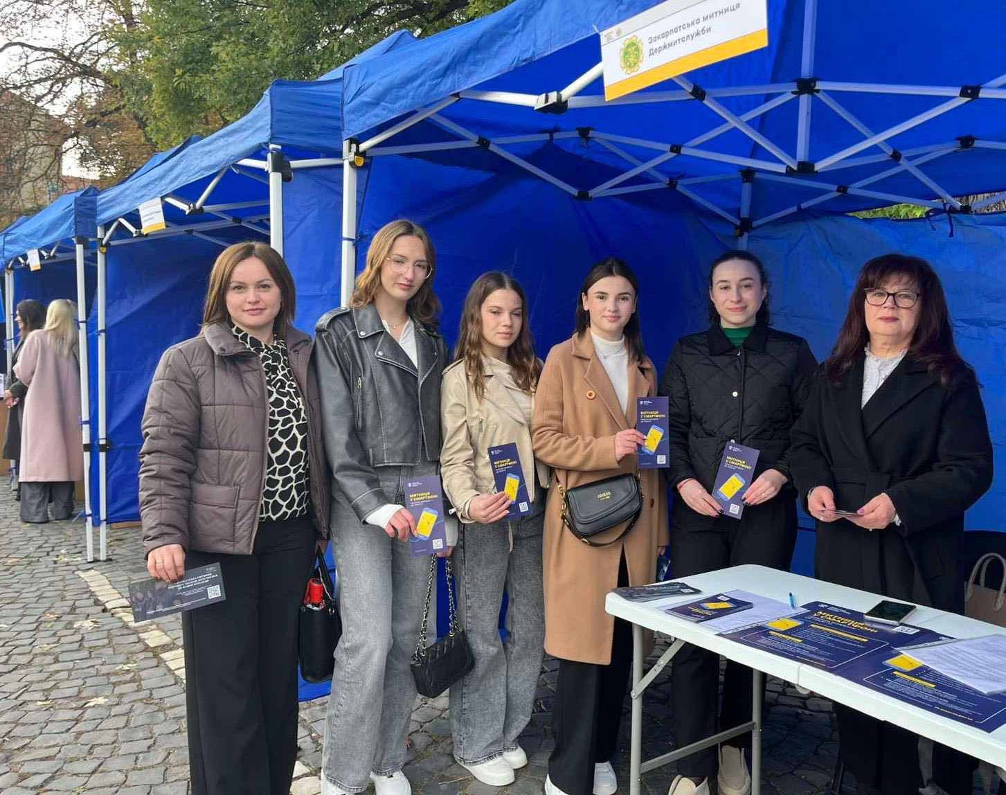 дівчата, подія