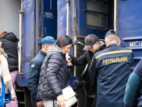 потяг, рятівники