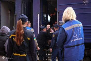 волонтери, рятувальники