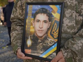 прощання, герой