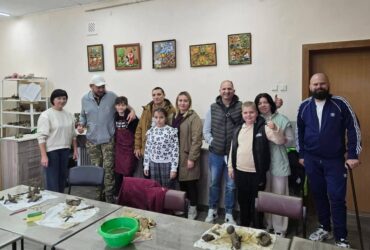 глиняні вироби, люди