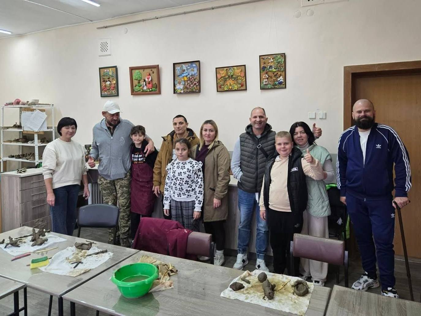 глиняні вироби, люди