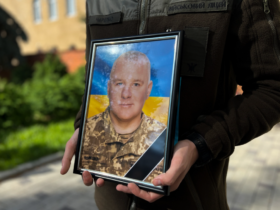 воїн помер, Прощання