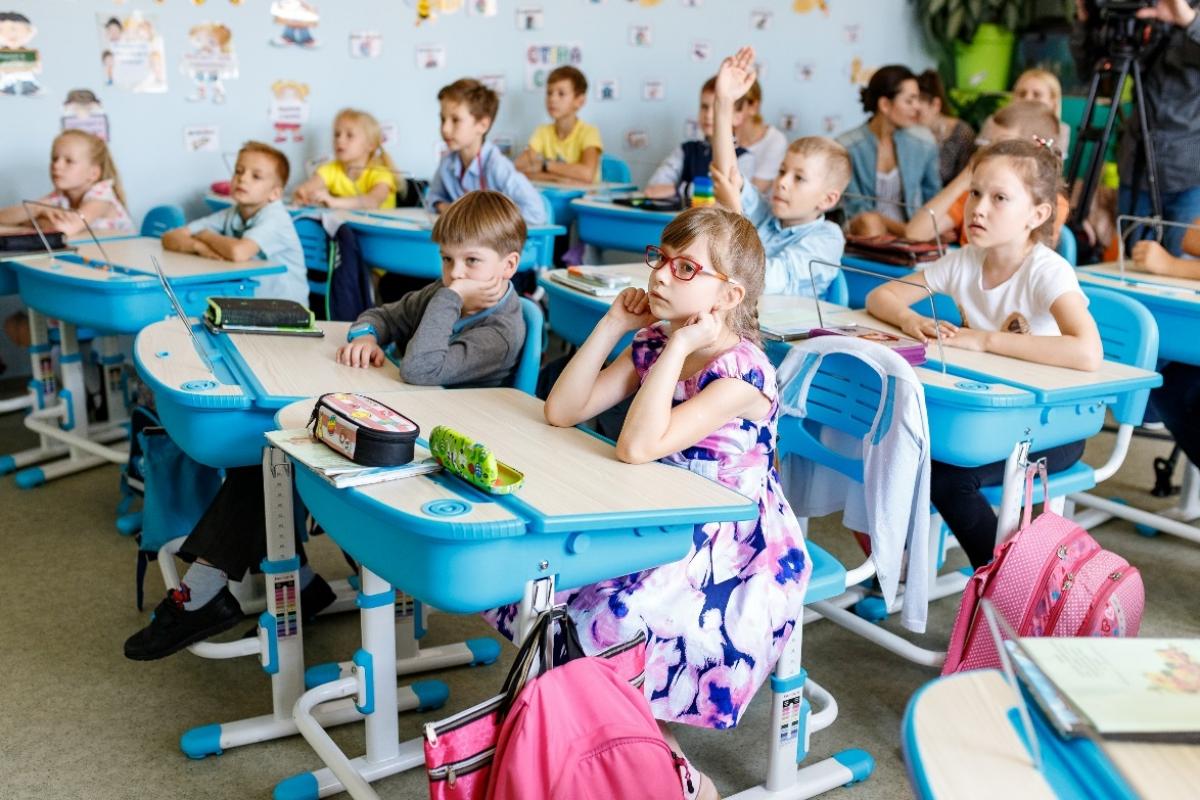 першокласники школярі