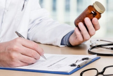 лікар, ліки