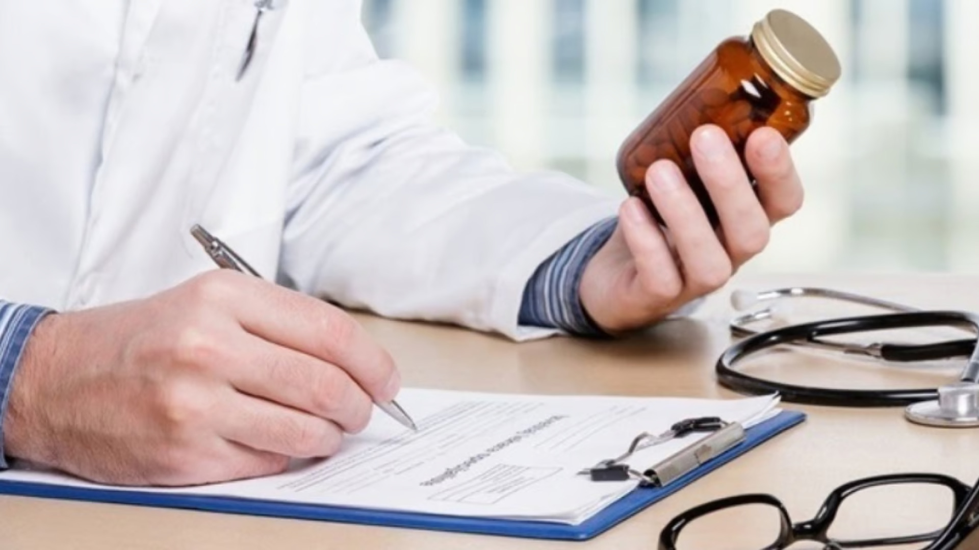 лікар, ліки