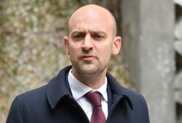 чоловік, краватка