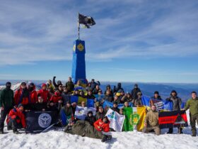 чоловіки, монумент