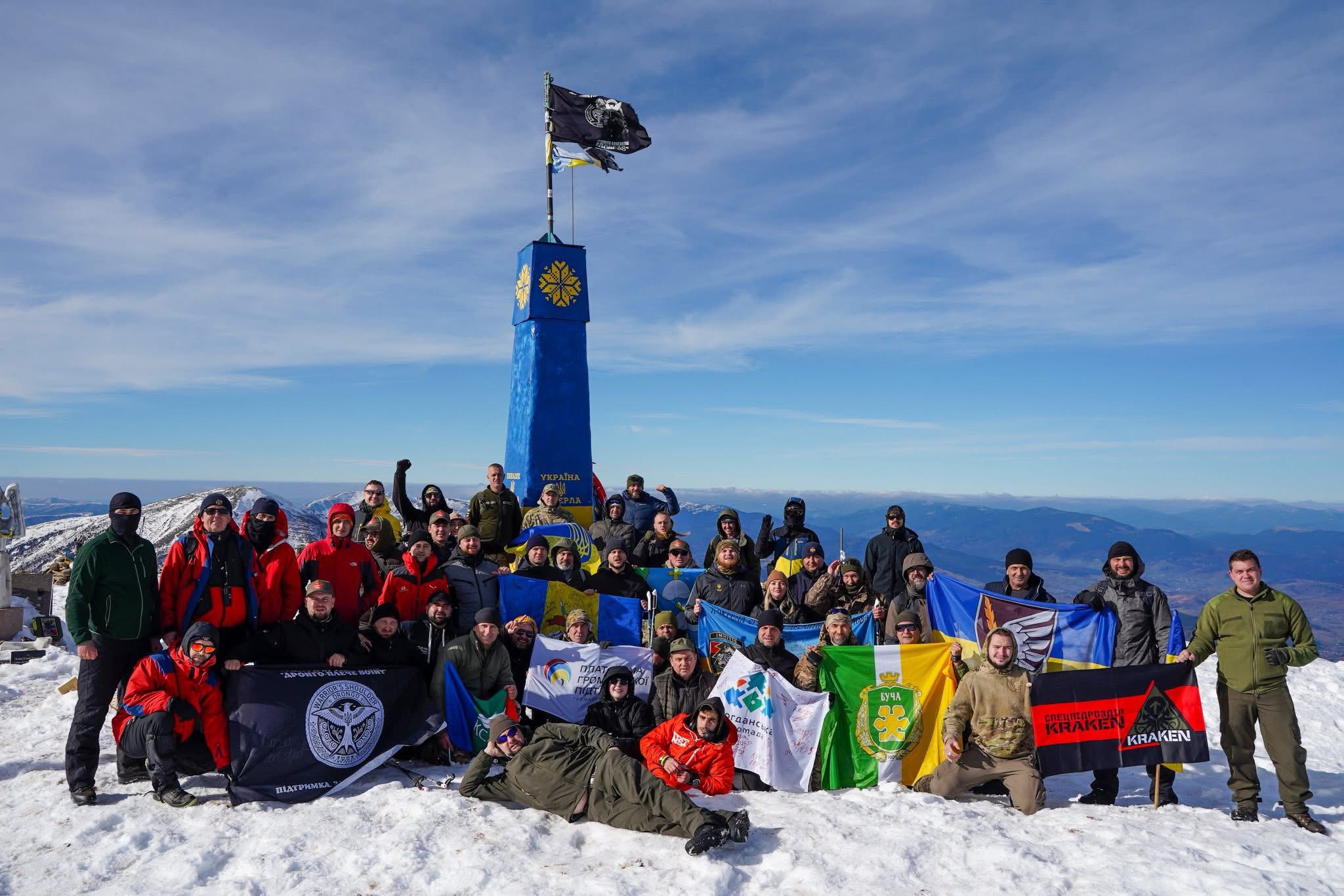 чоловіки, монумент