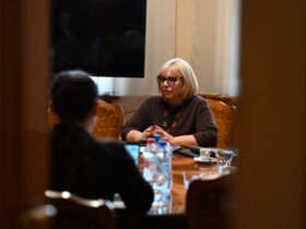 жінка, кабінет