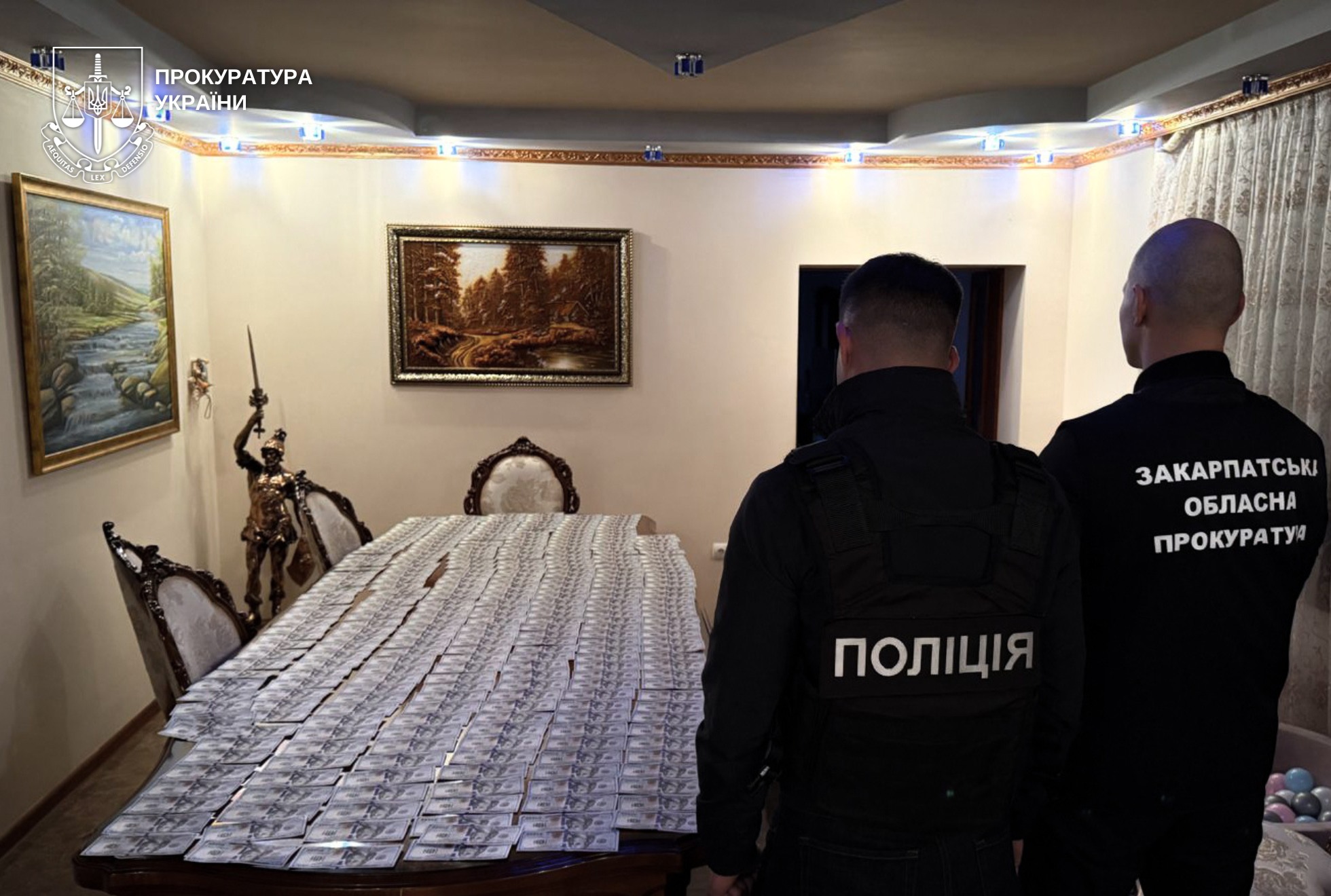 правоохоронці, гроші