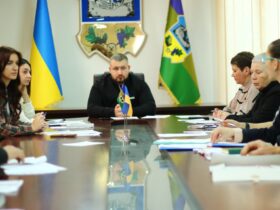 люди, прапори