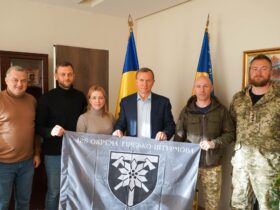 чоловіки, прапор