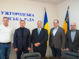 чоловіки, прапори