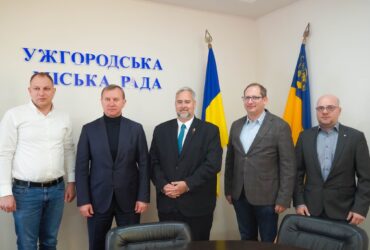 чоловіки, прапори