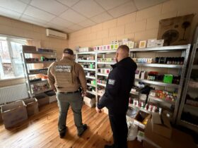 чоловіки, кімната