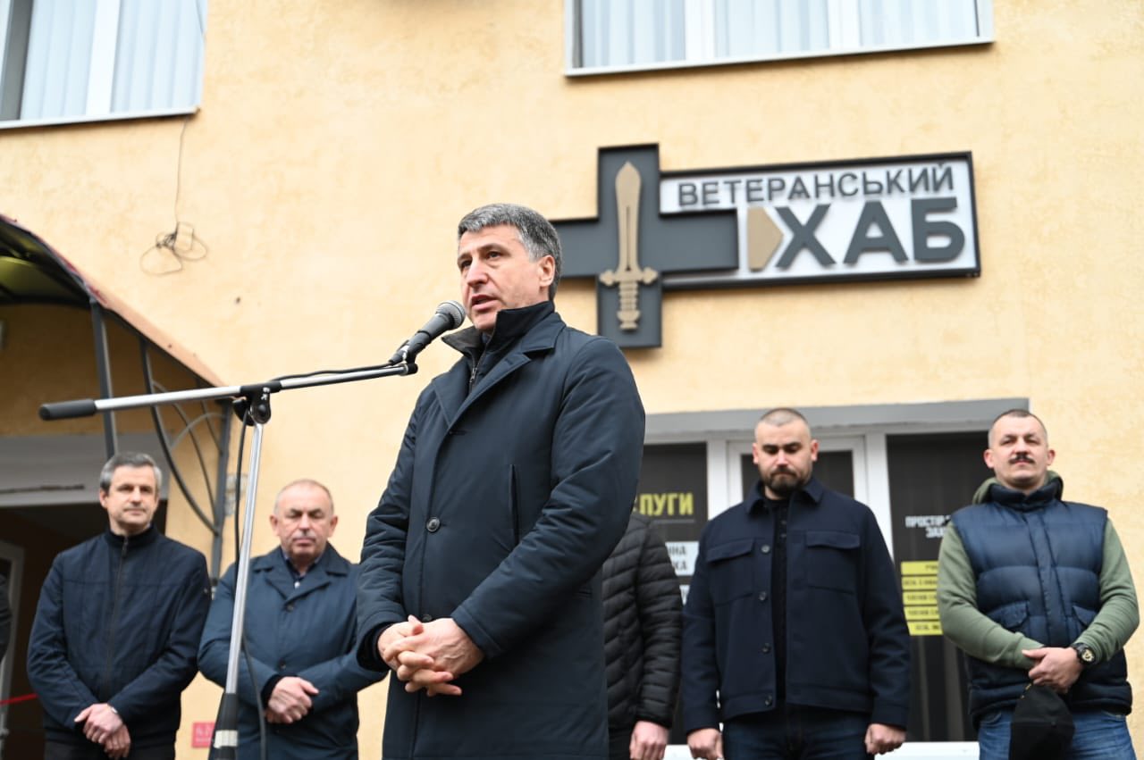 чоловіки. урочистість