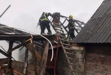 сарай, вогнеборці