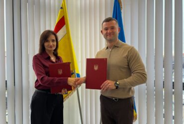 люди, прапори