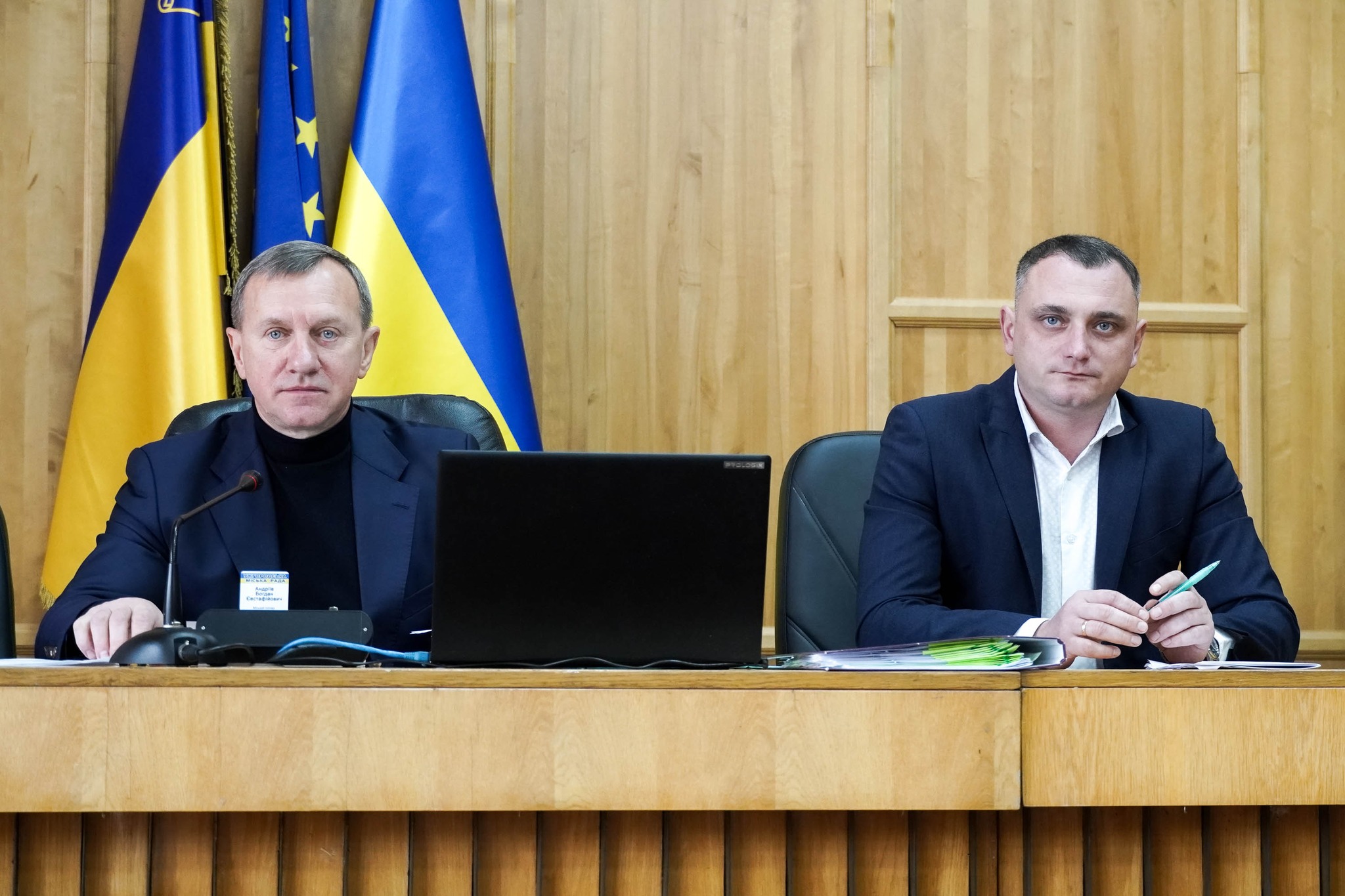 чоловіки, прапори