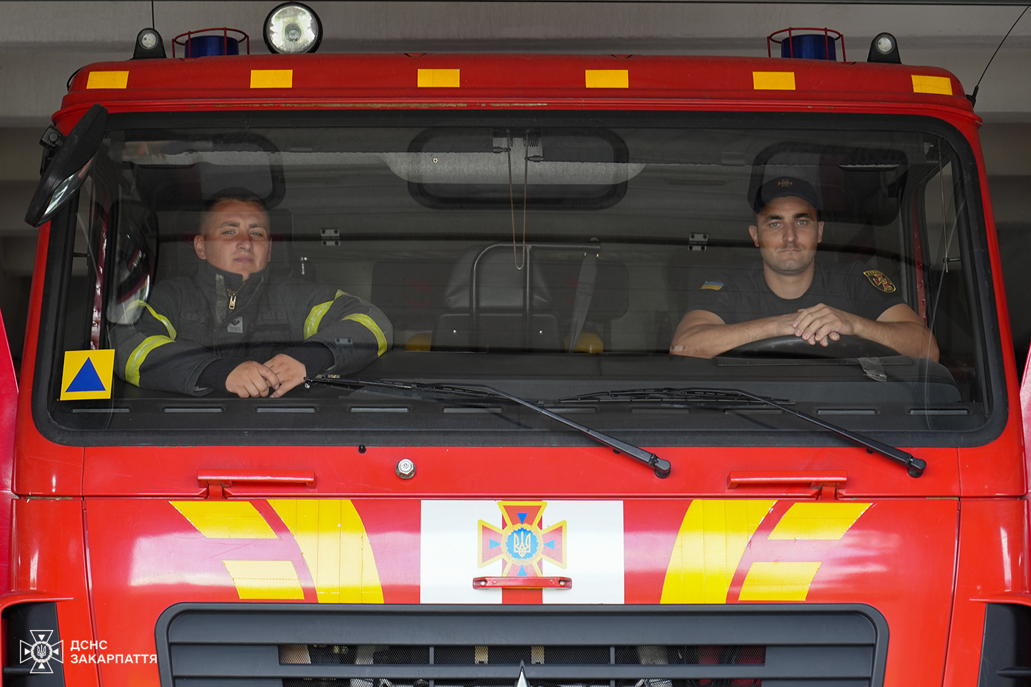 чоловіки, кабіна