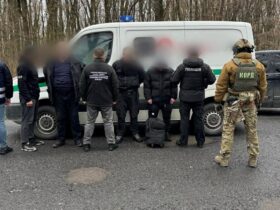 чоловіки, арешт