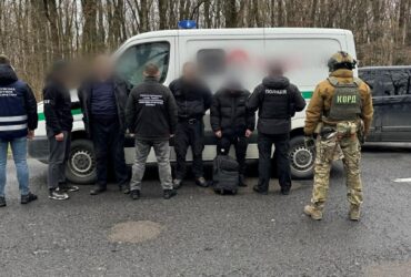 чоловіки, арешт