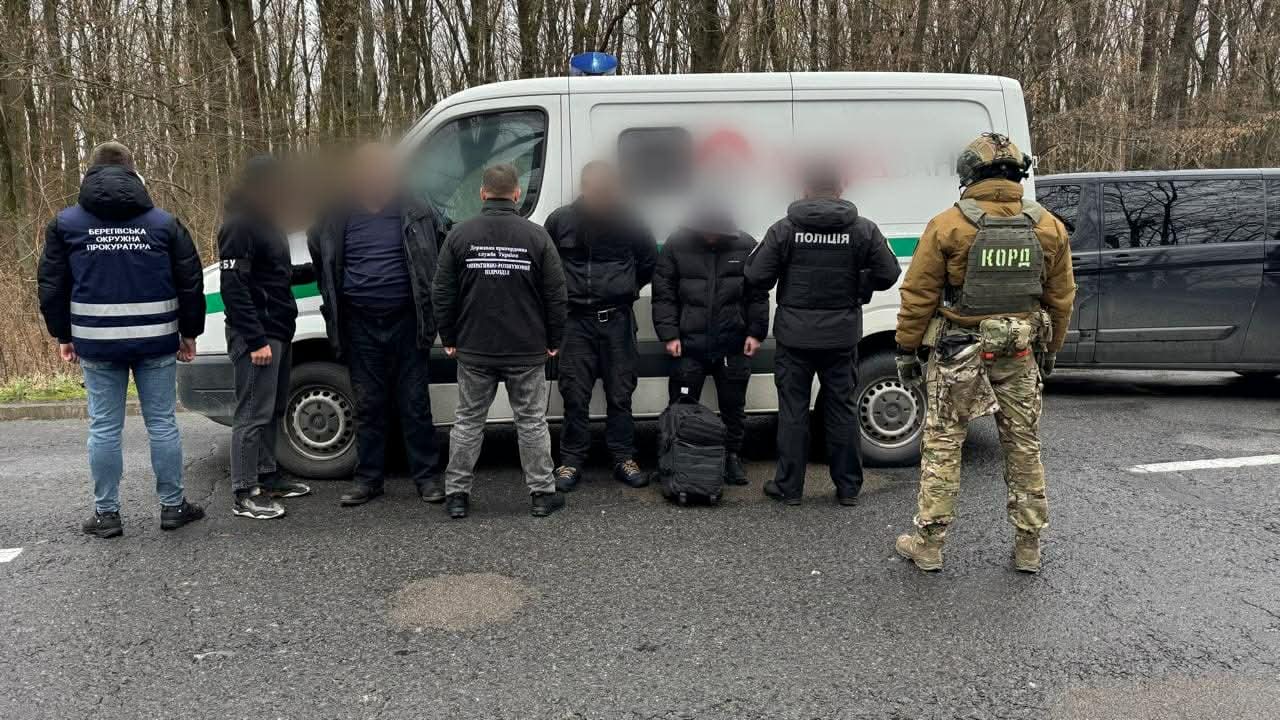 чоловіки, арешт