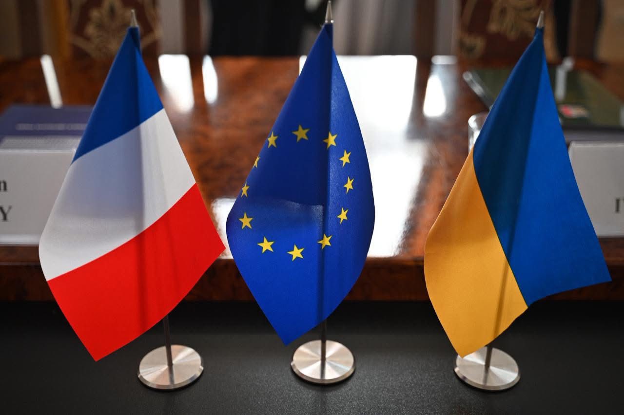 прапори, стіл