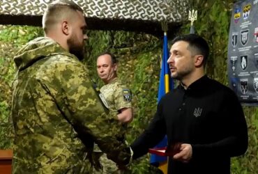 чоловіки, намет