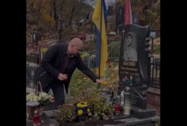 чоловік, цвинтар