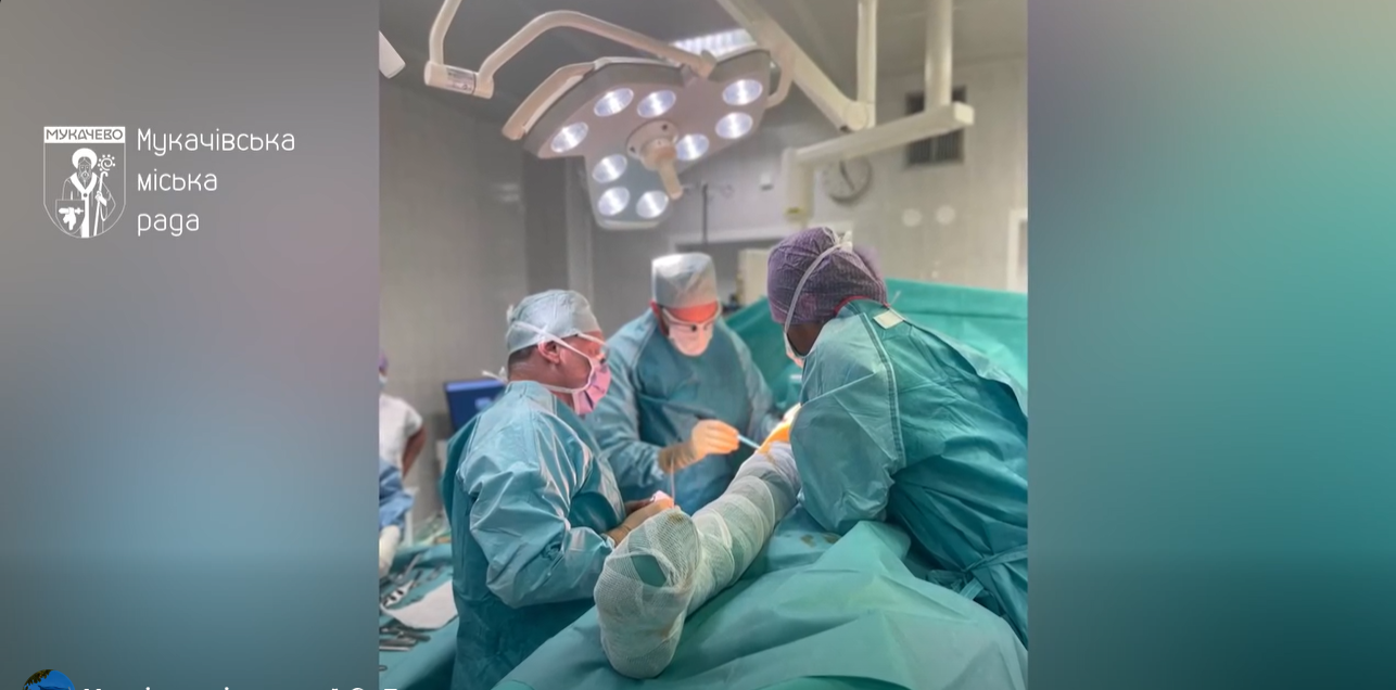 хірурги, операція