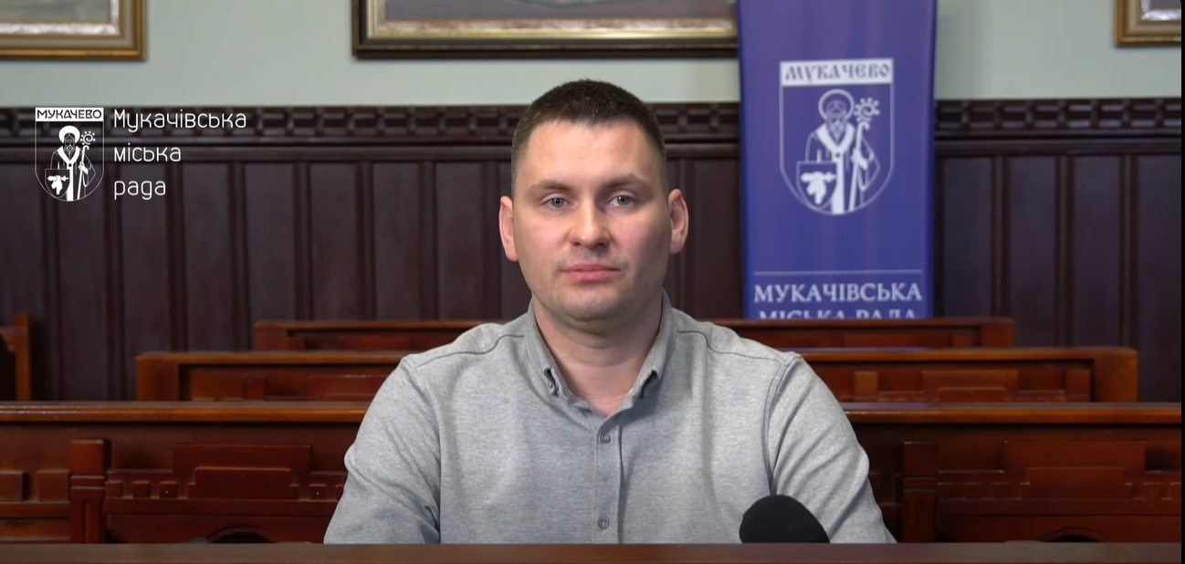 чоловік, диктор