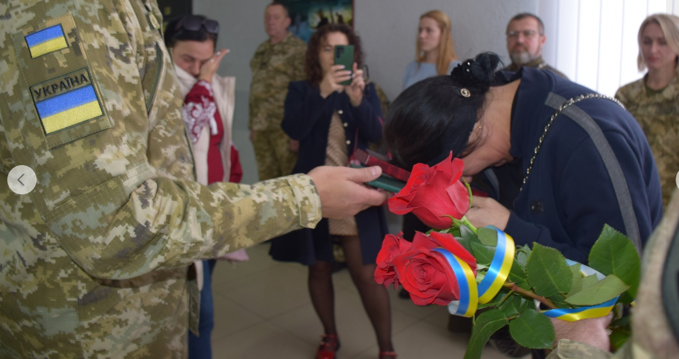 військовий, жінка