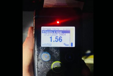 алкотестер, рука