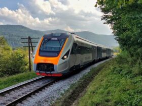 потяг, гори