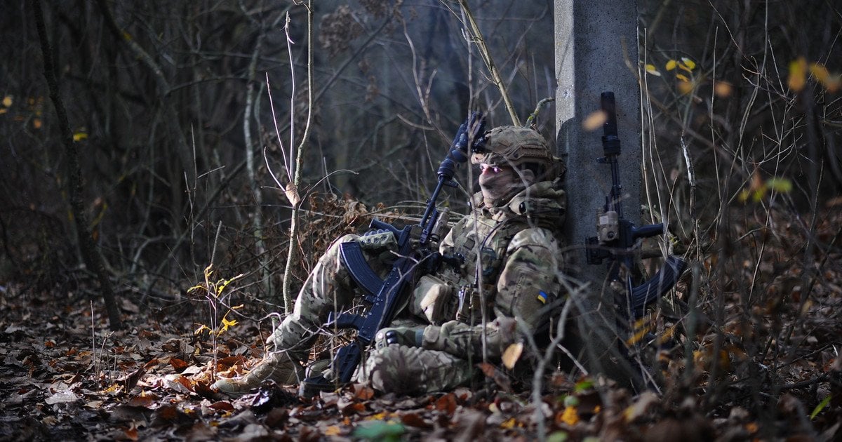 військовий, ніч