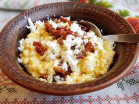 Банош із бринзою