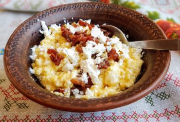 Банош із бринзою