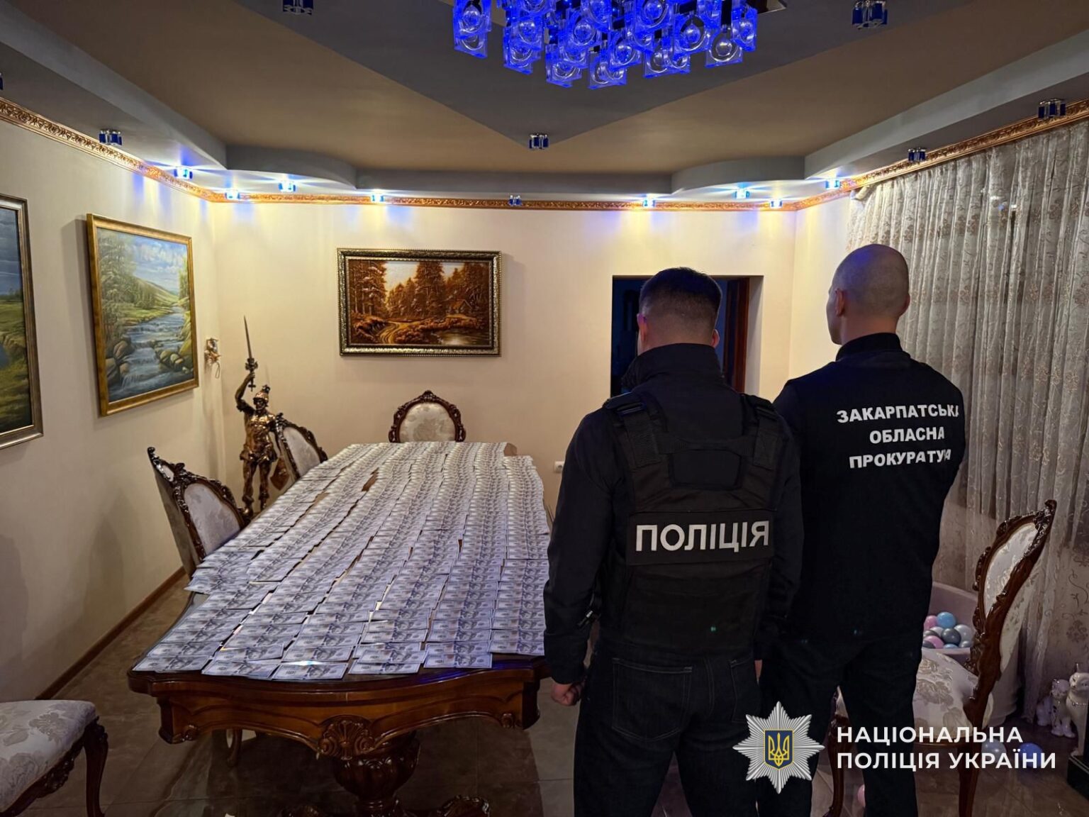 правоохоронці, гроші