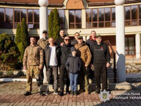 чоловіки, військові