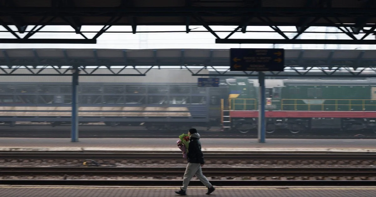 поїзд, хлопець