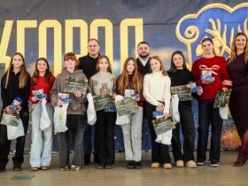 молодь, сцена