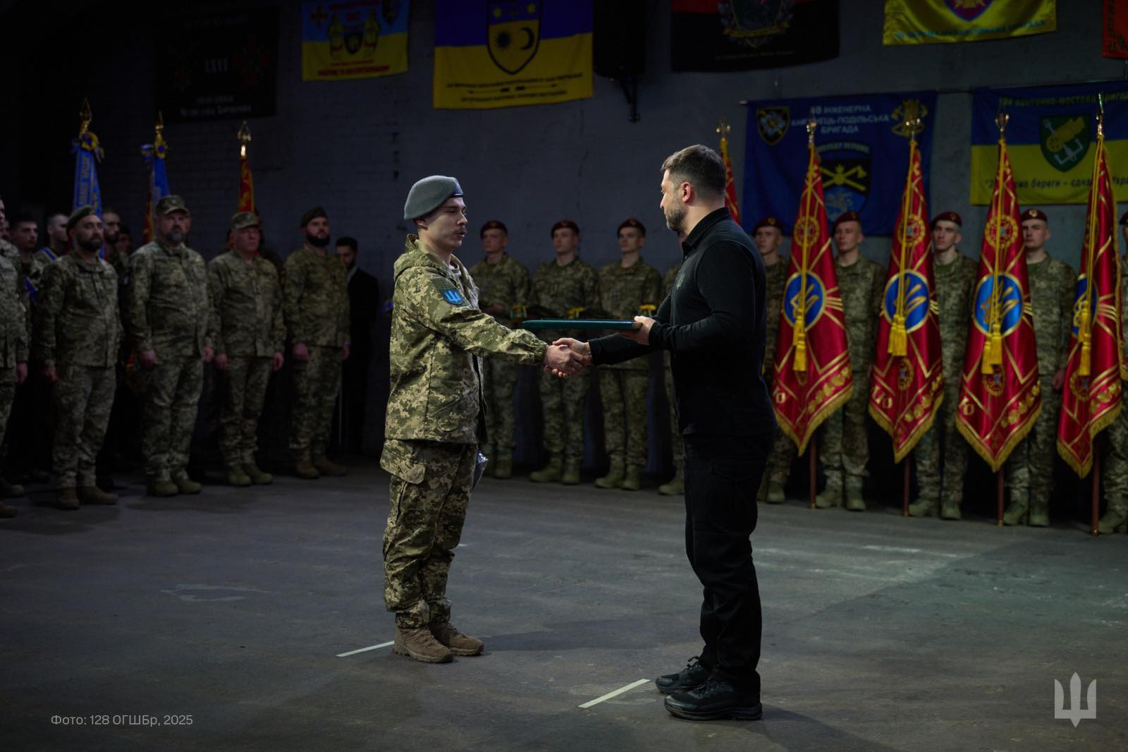 чоловіки, прапори, подія