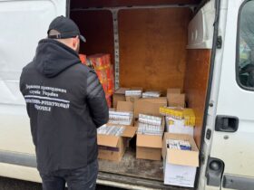 правоохоронці, коробки